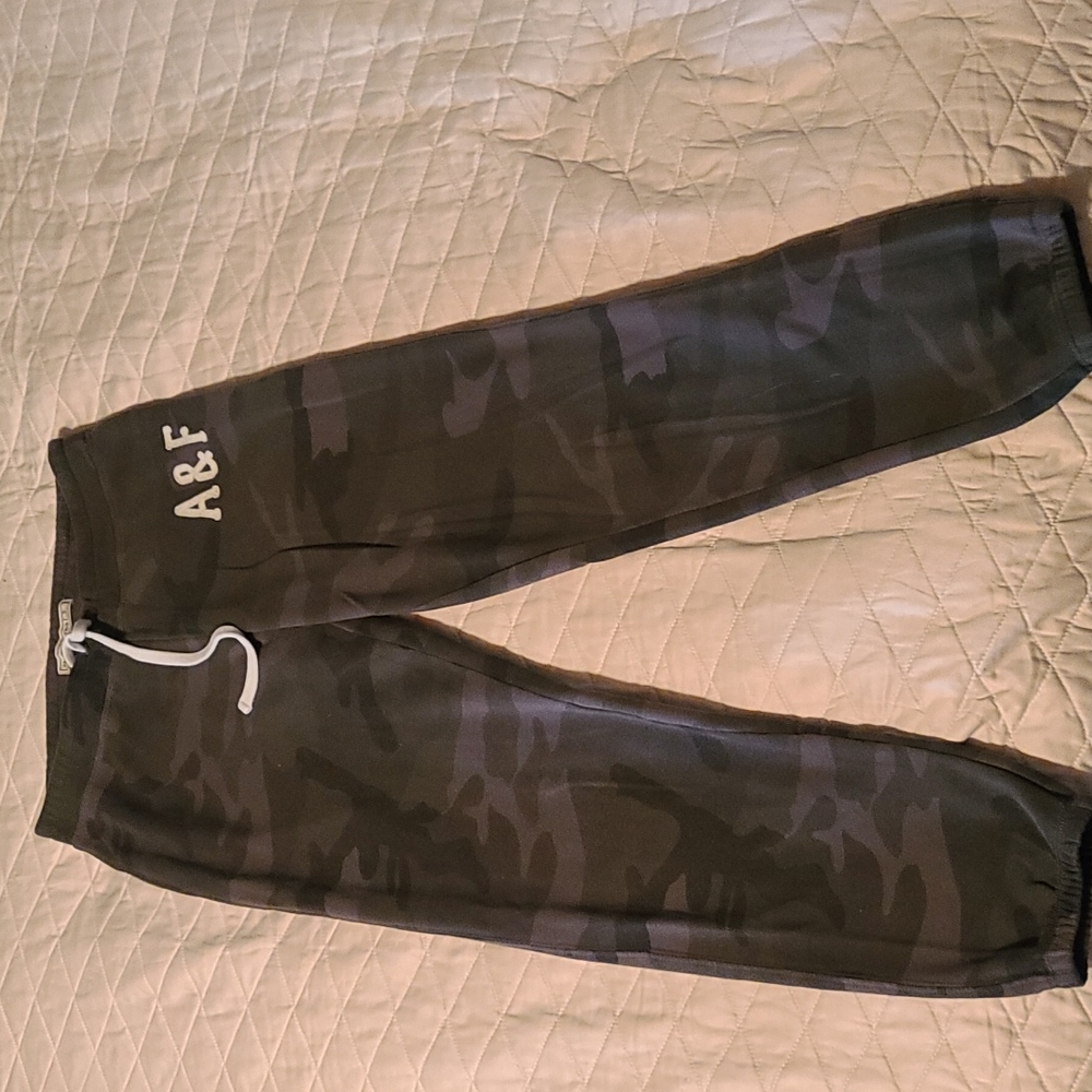A&F Camo sweatpants size S